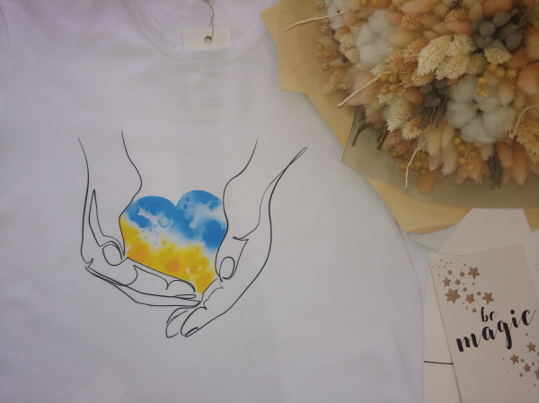 Медична футболка 6600 Белый - Серце у долонях Україна - фото 2