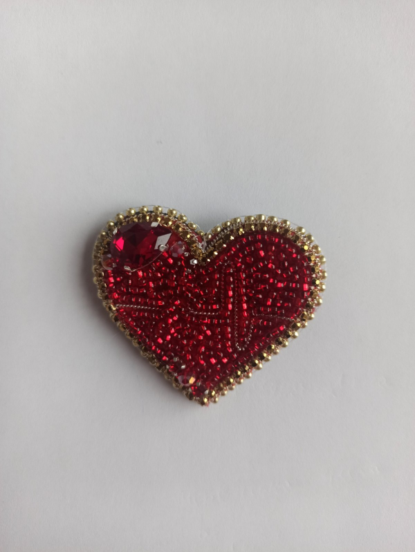 Брошка "Серце червоне" Ручна робота - фото