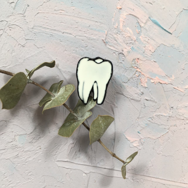 Брошка "Зуб" емаль - фото